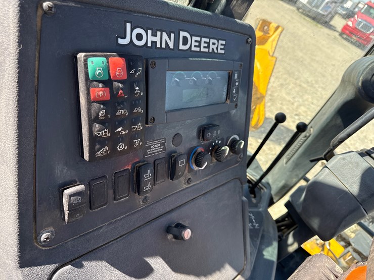 2024-deere-320-p-tier-image-35