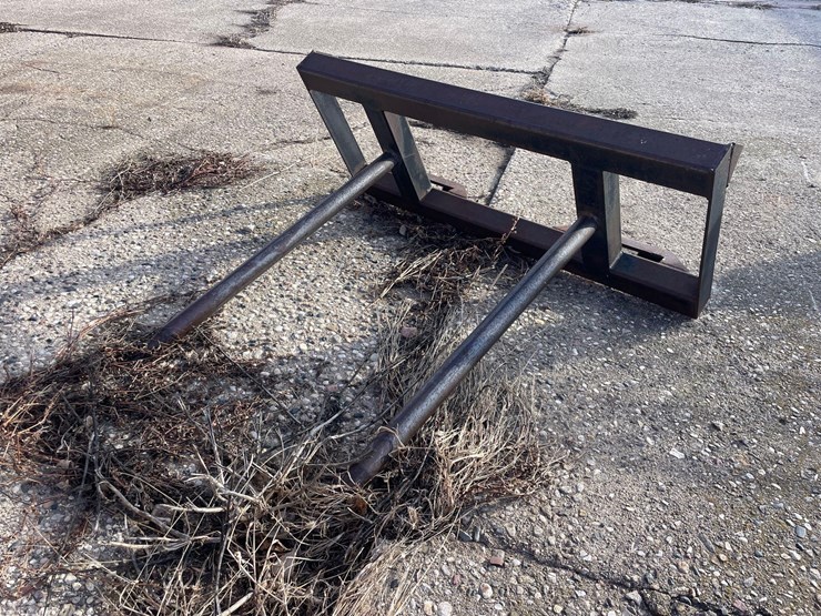 skidloader-quick-tach-bale-spear-image-1