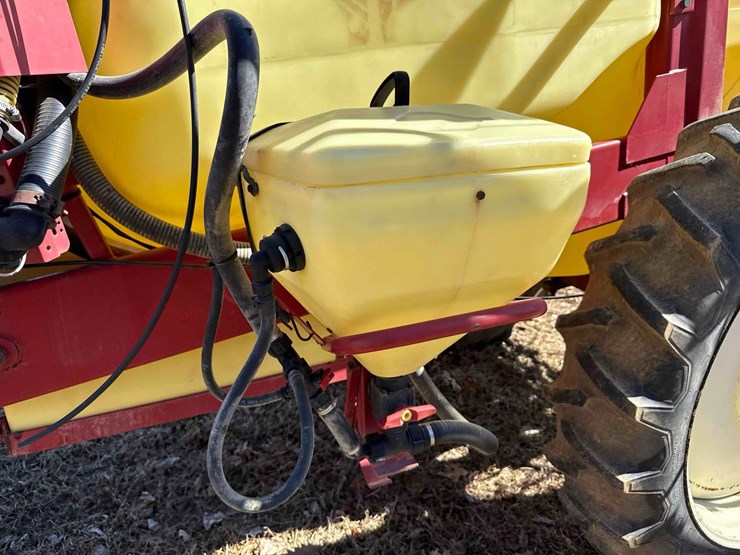hardi-1000-gal-pull-type-sprayer-image-11