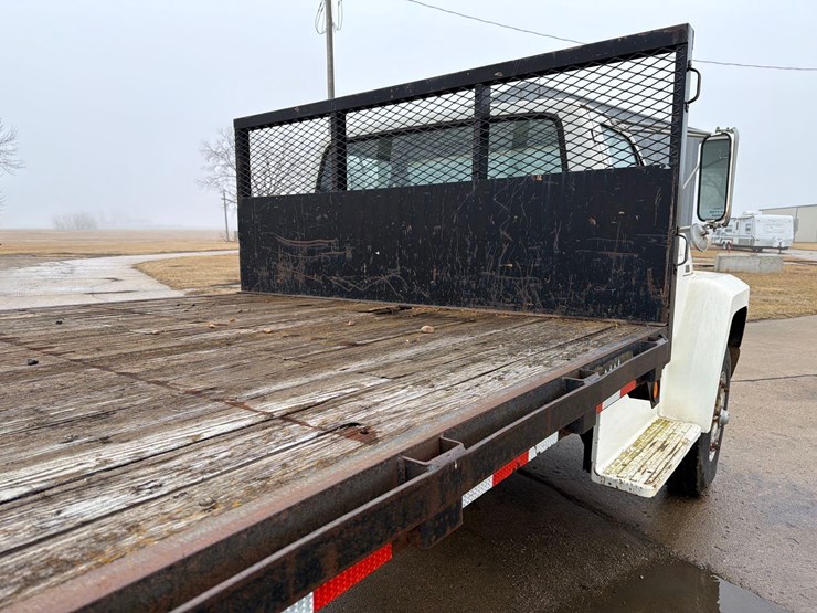 1990-ford-f700-image-23