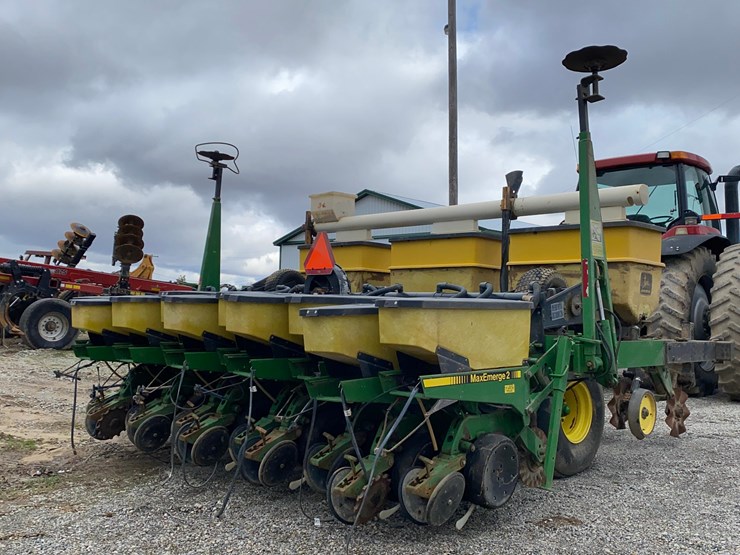 john-deere-7240-image-27