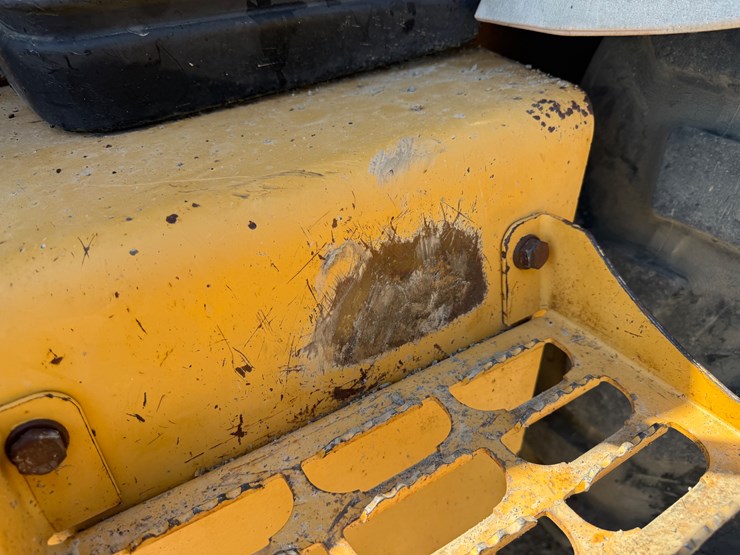 new-holland-555e-image-47