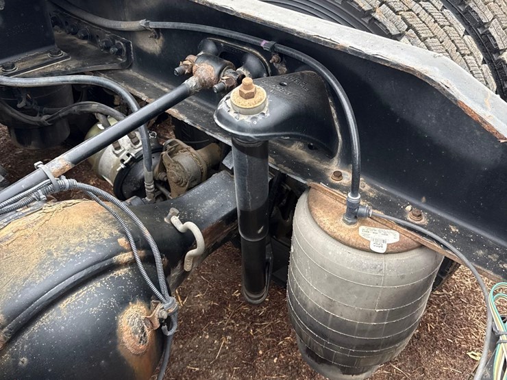 2016-peterbilt-389-image-13