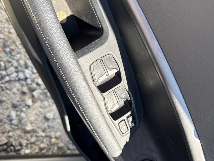 2015-hyundai-santa-fe-image-21