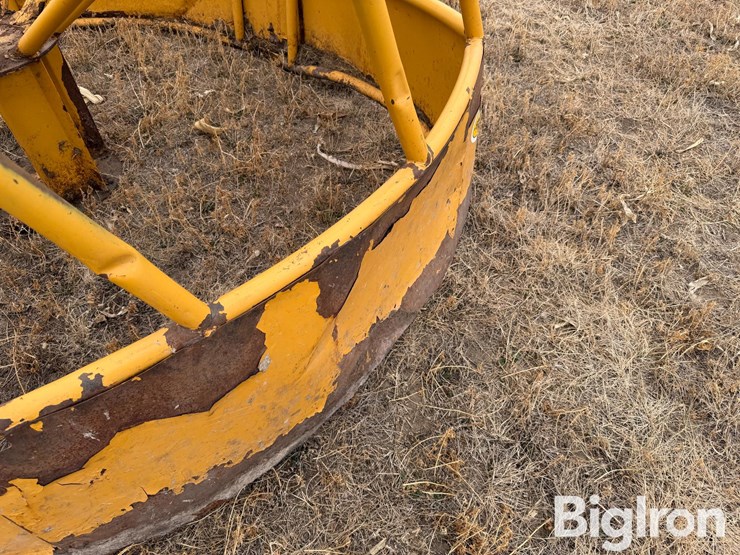 sioux-hanging-bale-feeder-image-13