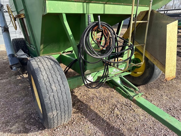 demco-365bu-gravity-wagon-w/-seed-auger-image-12