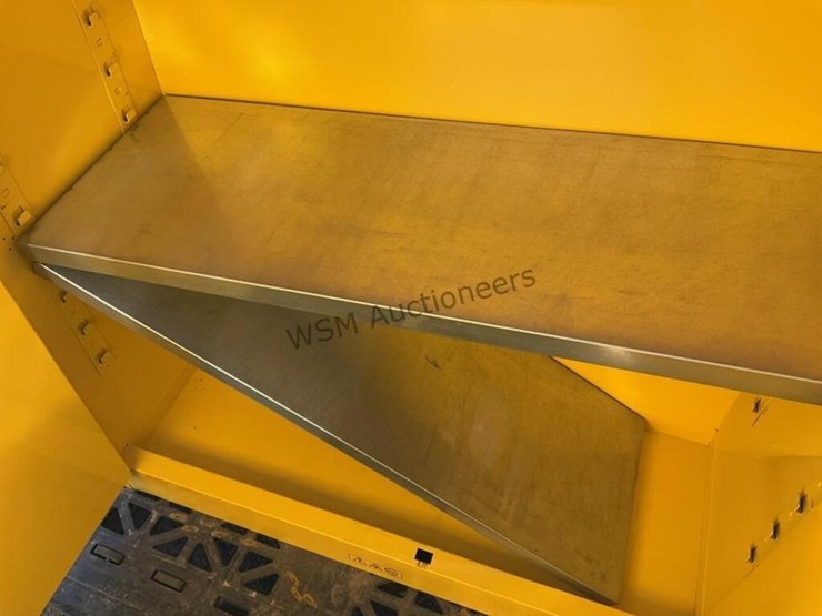 justrite-flammable-storage-cabinet-image-4