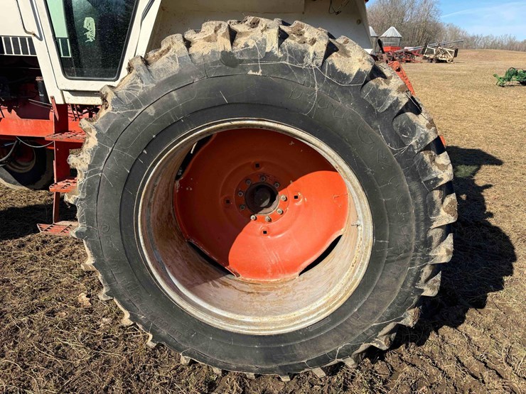 case-2390-tractor-image-12