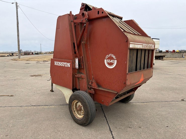 hesston-5540-image-5
