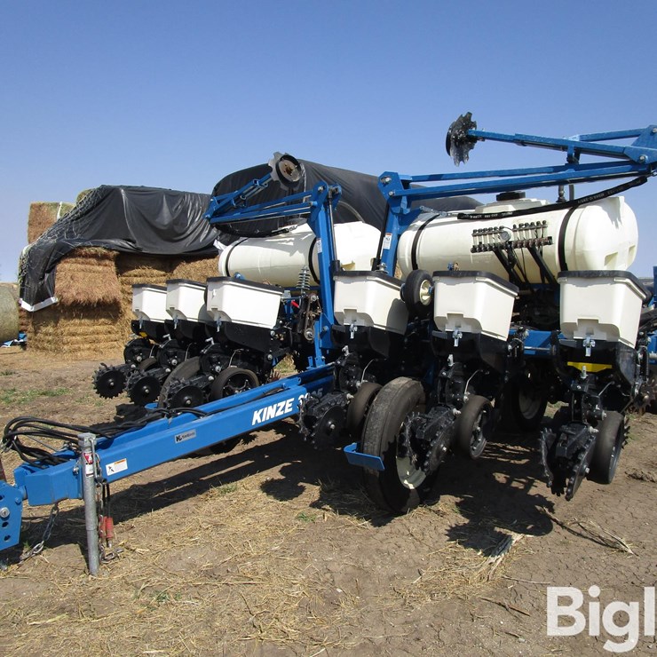 2023 KINZE 3205