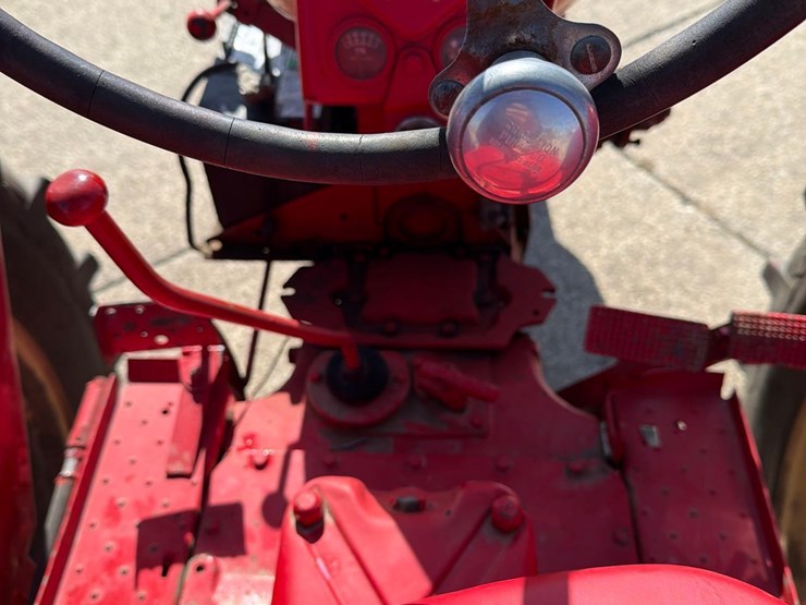 black-hawk-tractor-image-32