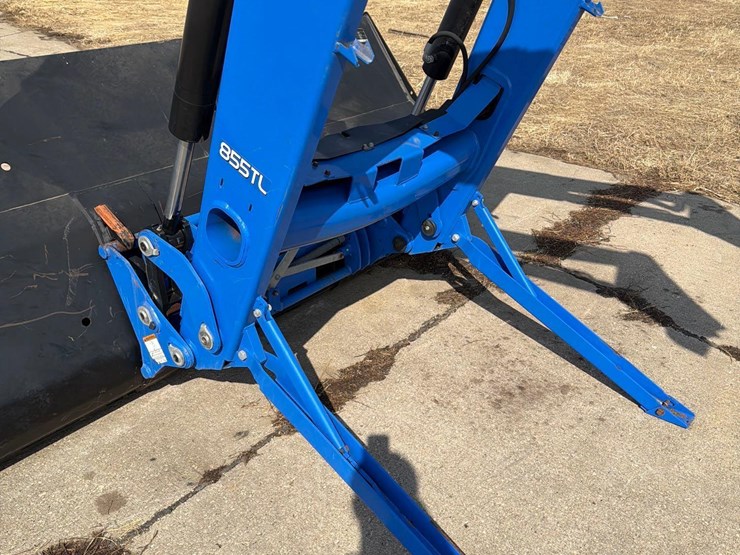 2013-new-holland-855tl-image-6