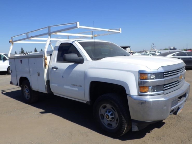 2018-chevrolet-2500hd-image-2