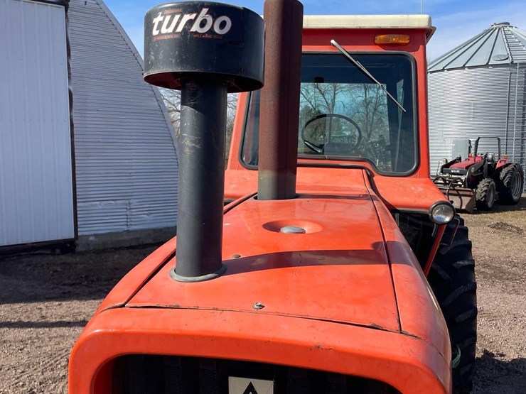 allis-chalmers-7040-2wd-tractor-image-25