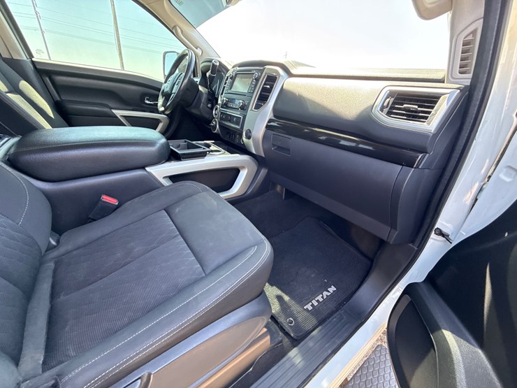 2017-nissan-titan-image-21
