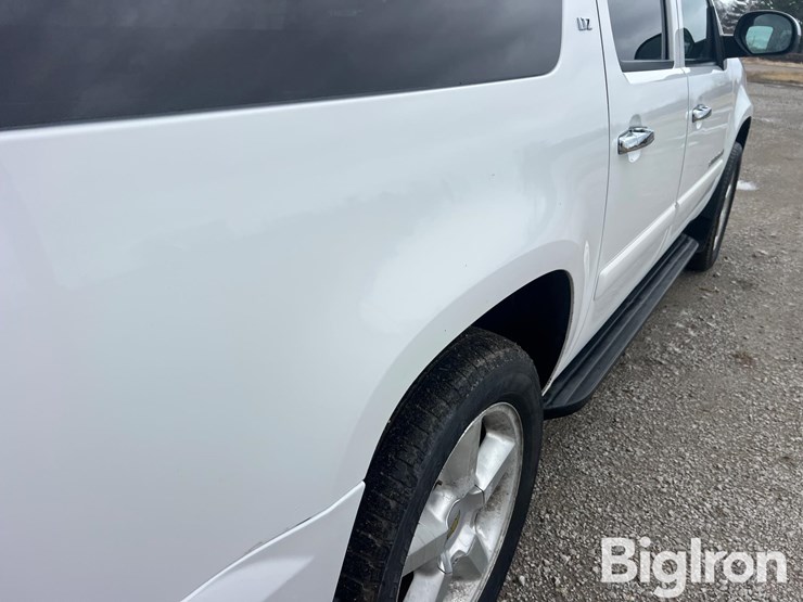 2007-chevrolet-suburban-image-20