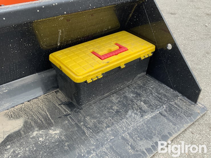 2025-massey-ferguson-730-image-11