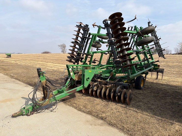 john-deere-726-image-1
