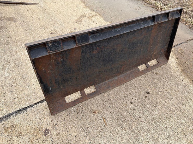 skidloader-receiver-hitch-plate-image-3