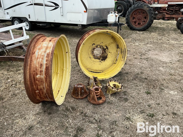 john-deere-3010-image-3