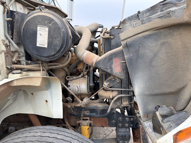 2000-international-8100-image-49