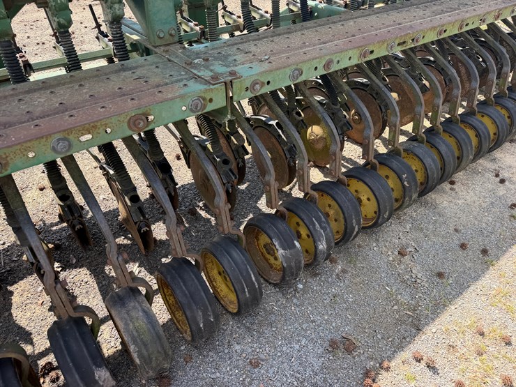 john-deere-520-image-10