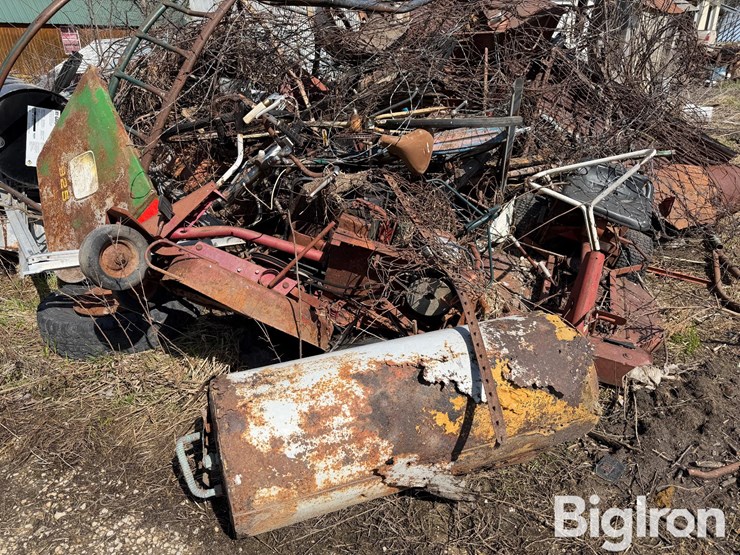 farm-scrap-metal-pile-image-14