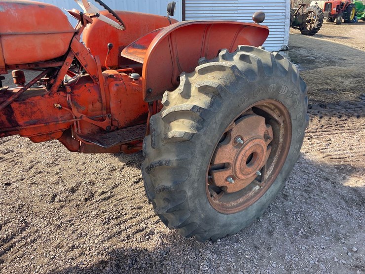 allis-chalmers-d15-2wd-tractor-image-6