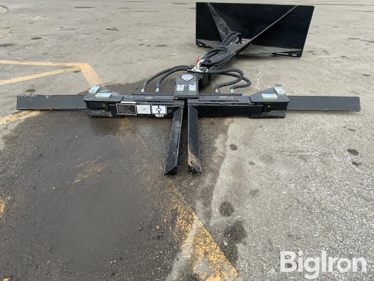 2025-massey-ferguson-730-image-17