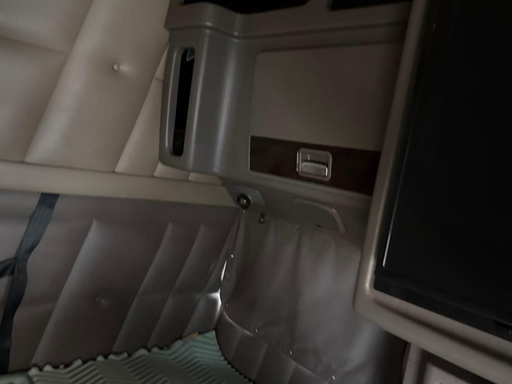 2016-peterbilt-389-image-86