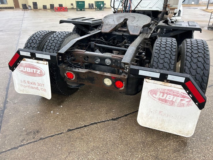 2011-international-prostar-image-17