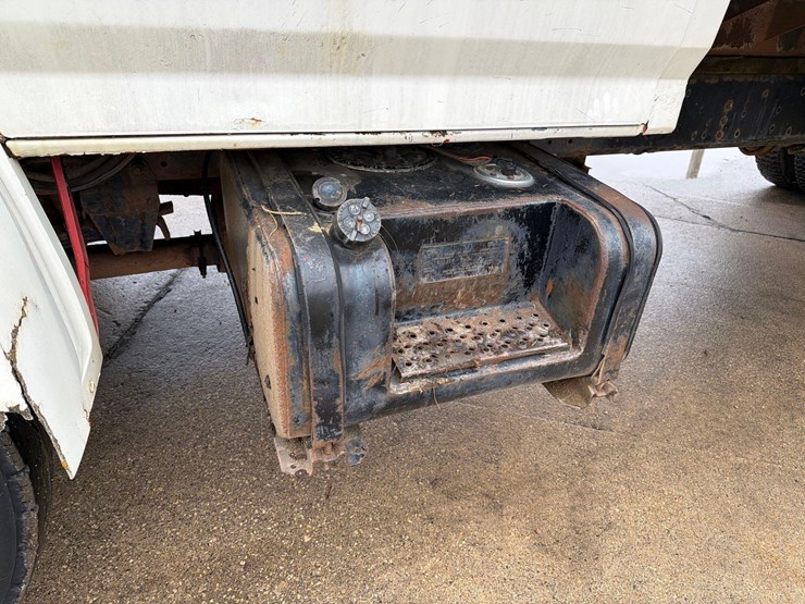 1990-ford-f700-image-11