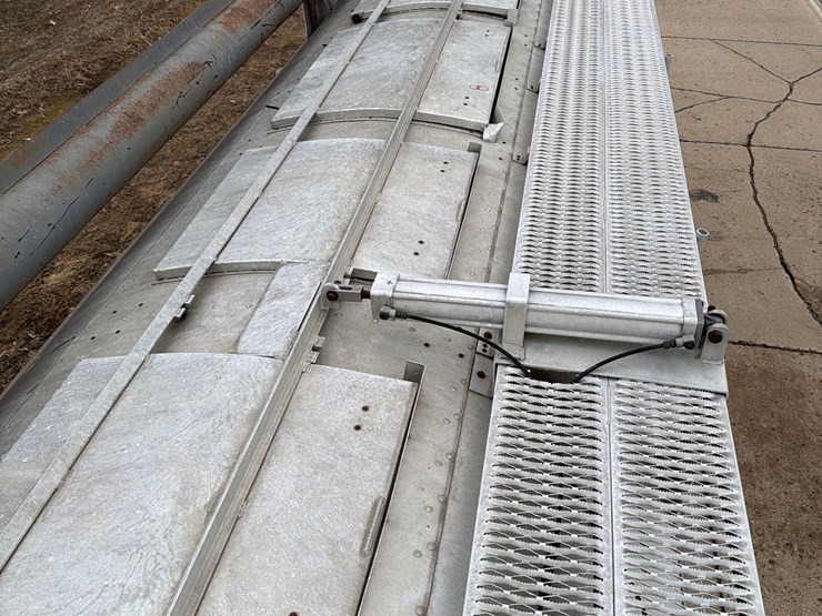 1999-bulkliner-36ft-semi-feed-trailer-image-41