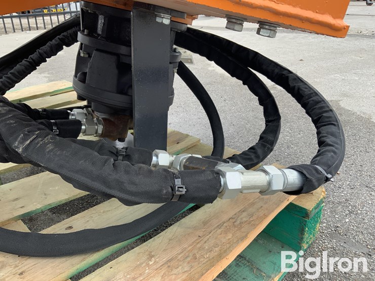 2025-massey-ferguson-730-image-16