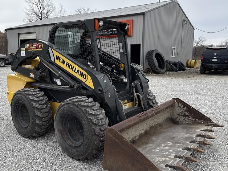 2013-new-holland-l230-image-3