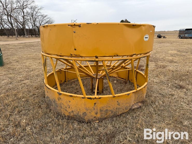 sioux-hanging-bale-feeder-image-3