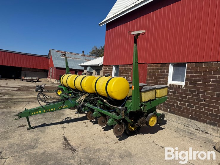 john-deere-7000-image-1