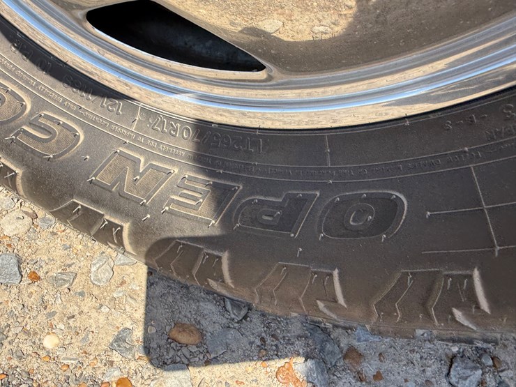 2019-chevrolet-3500hd-image-21