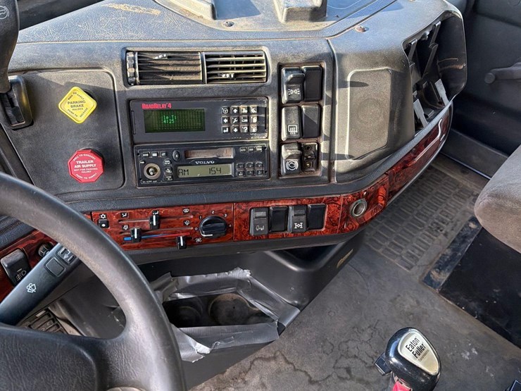 2001-volvo-vn-image-36