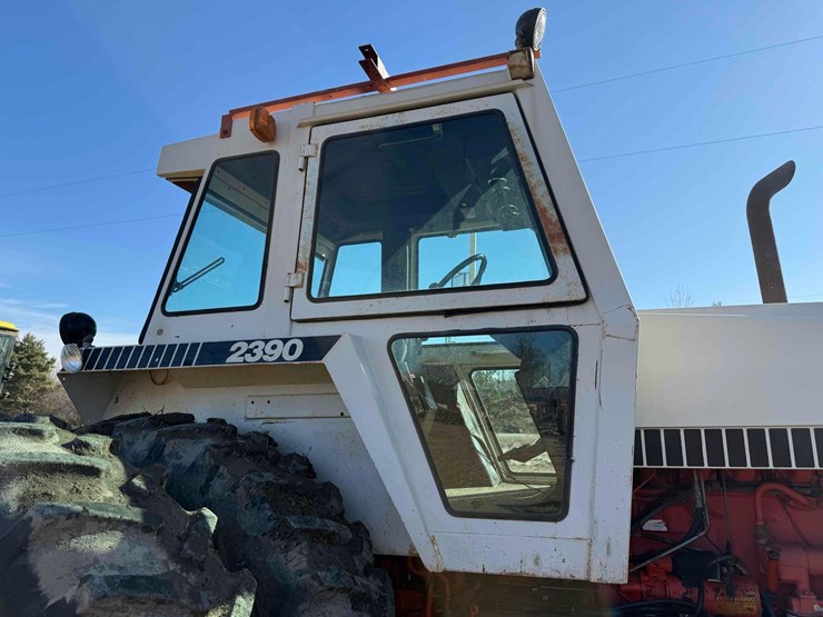 case-2390-tractor-image-17