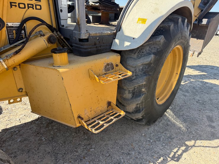 new-holland-555e-image-46