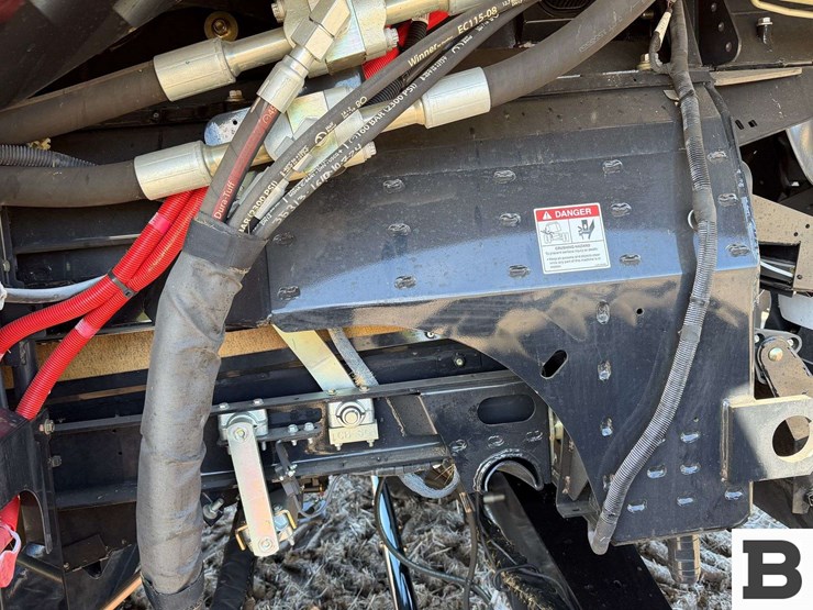 2025-case-ih-8260-image-33