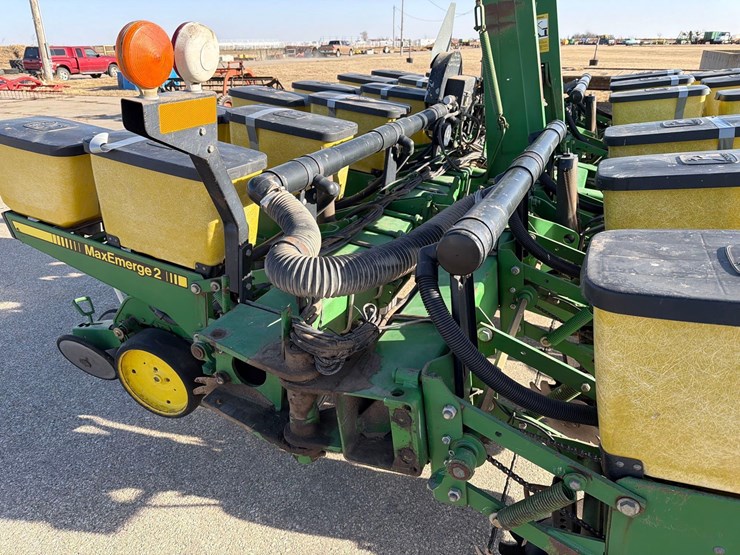 john-deere-7200-image-16