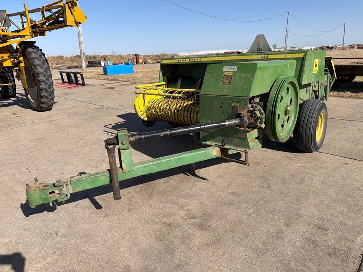 john-deere-336-image-1