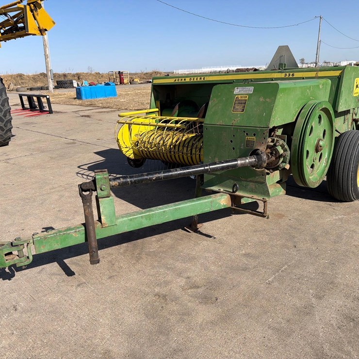 JOHN DEERE 336