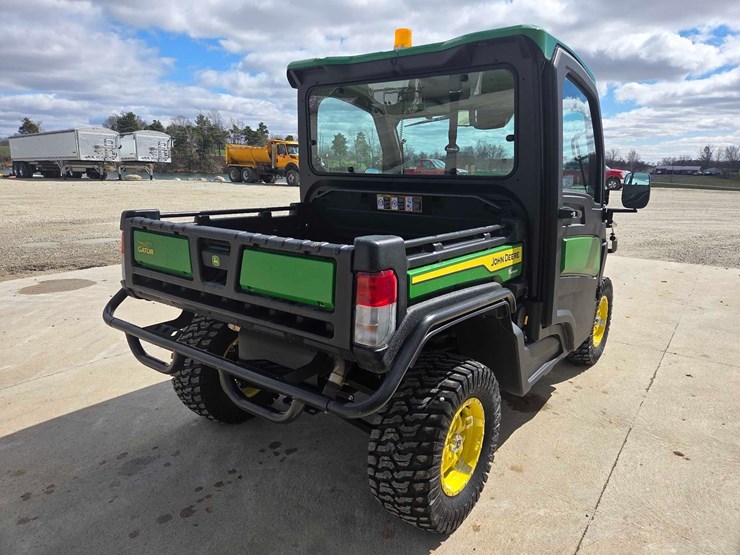 2024-john-deere-gator-image-25