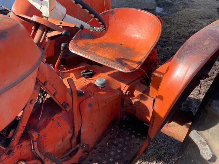 allis-chalmers-d15-2wd-tractor-image-19