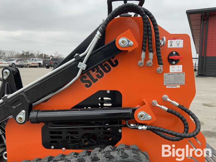 2025-massey-ferguson-730-image-16