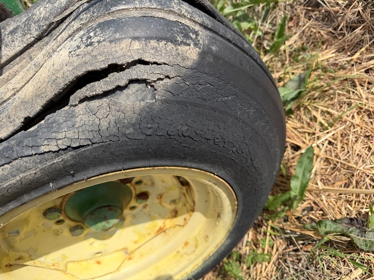 john-deere-12-image-5