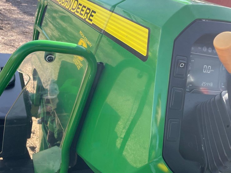 2017-john-deere-5085m-image-28